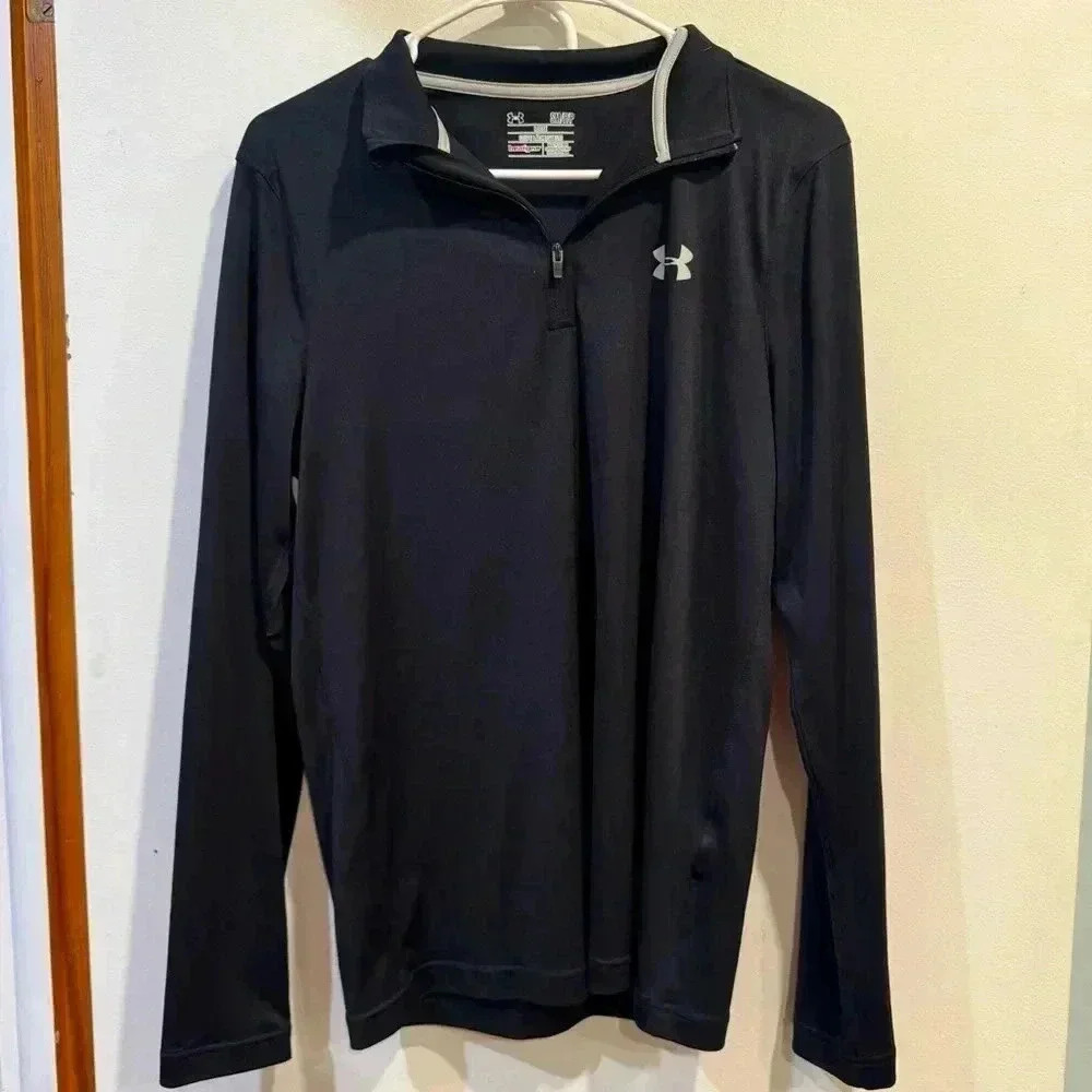 Under Armour Black 1/4 Zip long sleeve Pull Over - Small